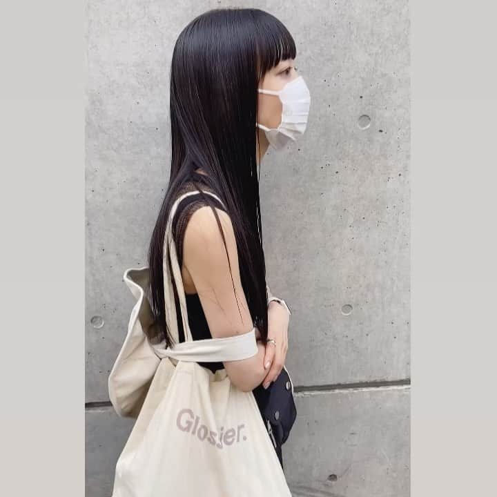 佐藤里緒菜のインスタグラム：「_ 写真と思いきや動画だったあるある🌀 髪ピカピカにしてもらったとある日。 ありがとう〜 @shogo__yamasaki」