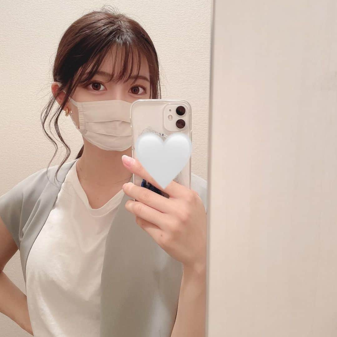 ましゅろ～さんのインスタグラム写真 - (ましゅろ～Instagram)「前髪、エクステでシースルーにしたら 友達から好評でうれしい🐰✌️ 今日も褒めてくれた〜！  @aika__bulansis さんありがとうございました〜🤍  前髪変わるだけですっごくイメチェンになるから 髪切るのは怖いけど気分転換したい🥺 っていう人におすすめしてる！！！！  @hannah_nagoya さんの前髪のエクステは10本1980円〜だからお手軽すぎて、もう毎月前髪変えたい笑  #エクステ#シースルー#シースルーバング #シースルー前髪 #前髪エクステ #エクステ専門店 #サロンモデル #名古屋#名古屋エクステ #愛知#前髪」8月3日 22時44分 - photomasyuro