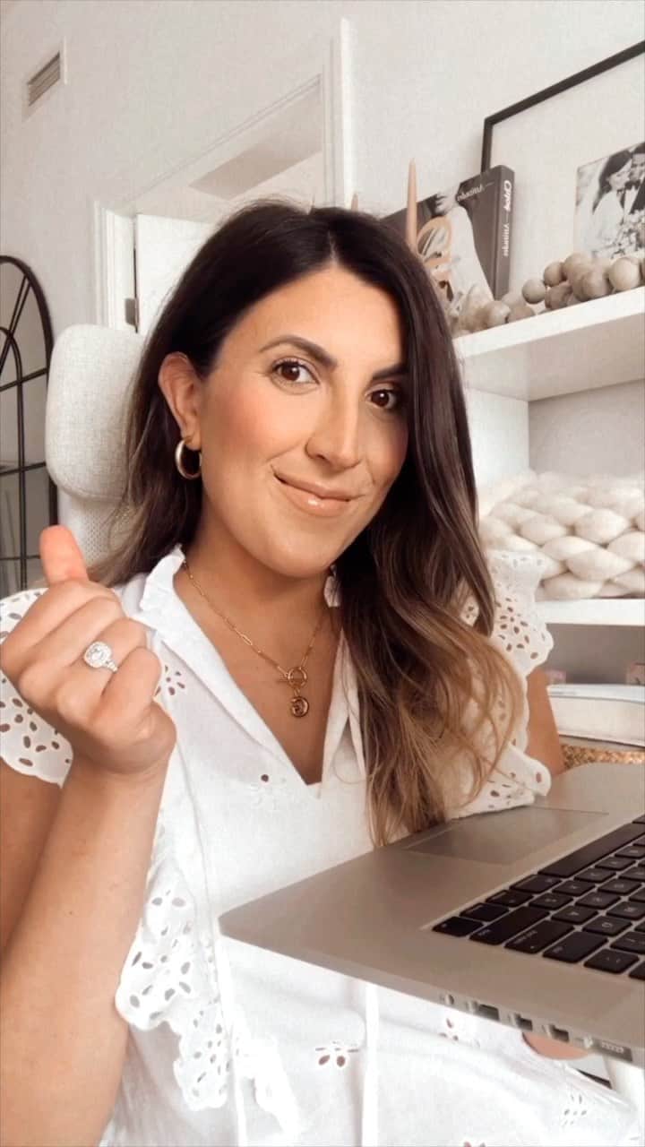 Stephanie Sterjovskiのインスタグラム：「Want to know a free hack I'm loving as a working mom? @Canva has been an essential tool for my businesses as a content creator and shop owner of @forsuchatimeshop 👌 I can access thousands of free templates that are ready to customize and design with ease, so I can achieve my goals effortlessly across my platforms. I love it especially for Pinterest, IG posts, designing IG Stories and aesthetically pleasing presentations for pitching brands. I discovered this gem through my tech partner @chloedigital (they power my website stephjolly.com). Say hello to my new design hire 😉 and best business tool secret - that's now yours too! #DesignedWithCanva #ad」