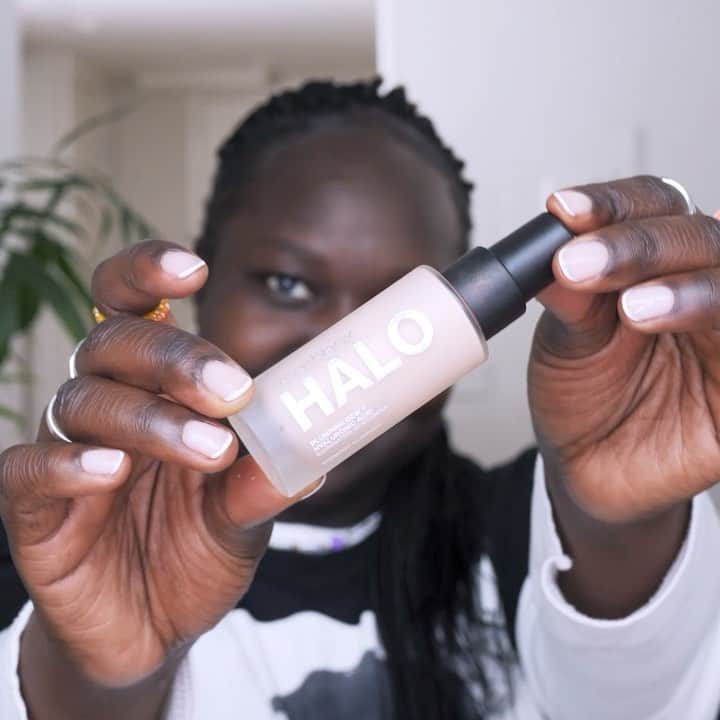Smashboxのインスタグラム：「It's Halo Plumping Dew + Hyaluronic Acid 💦✨   Let us tell ya why you're going to love ✨THIS✨  💦Instant hydration 💦24-hour plumping with Hyaluronic Acid & Niacinamide 💦Radiant pearl finish  Grab yours now at smashbox.com | Link in bio.  #HaloDew」