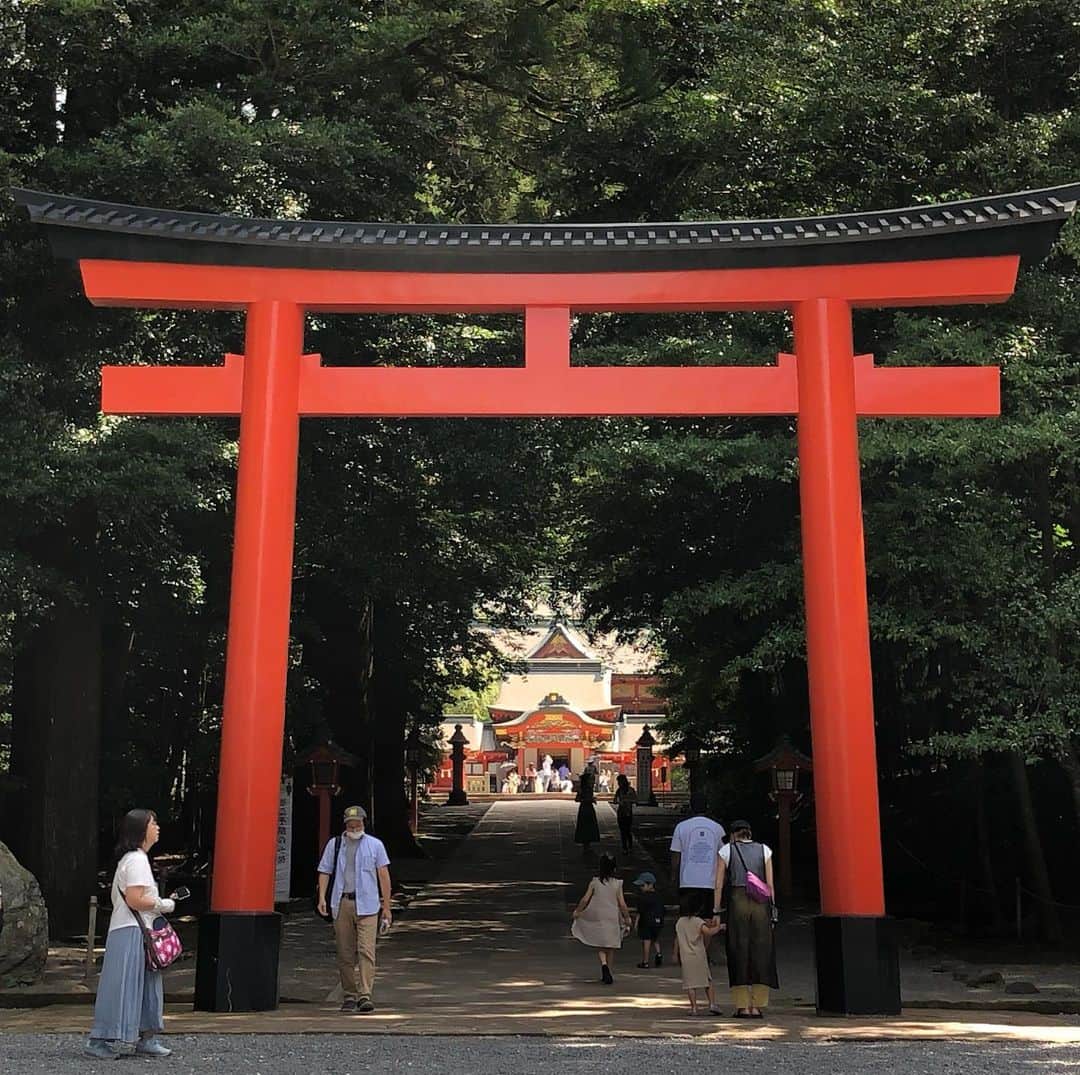 佐藤佳奈子さんのインスタグラム写真 - (佐藤佳奈子Instagram)「Feel the ancient spirits of #japan ⛩🌿  音楽祭期間中ほとんど遊びに行く時間が無かったけど、最終日前日に #最強パワースポット #霧島神宮 に一緒に行ってくれたみほちゃん @mihosuzuki_0101 ありがとう！  #kirishima #jingu #shrine #nature #日焼けやばい」8月3日 23時55分 - kaanaakoo28