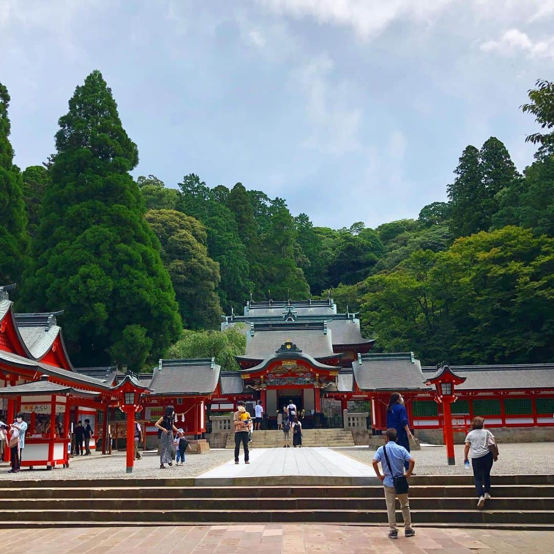 佐藤佳奈子さんのインスタグラム写真 - (佐藤佳奈子Instagram)「Feel the ancient spirits of #japan ⛩🌿  音楽祭期間中ほとんど遊びに行く時間が無かったけど、最終日前日に #最強パワースポット #霧島神宮 に一緒に行ってくれたみほちゃん @mihosuzuki_0101 ありがとう！  #kirishima #jingu #shrine #nature #日焼けやばい」8月3日 23時55分 - kaanaakoo28