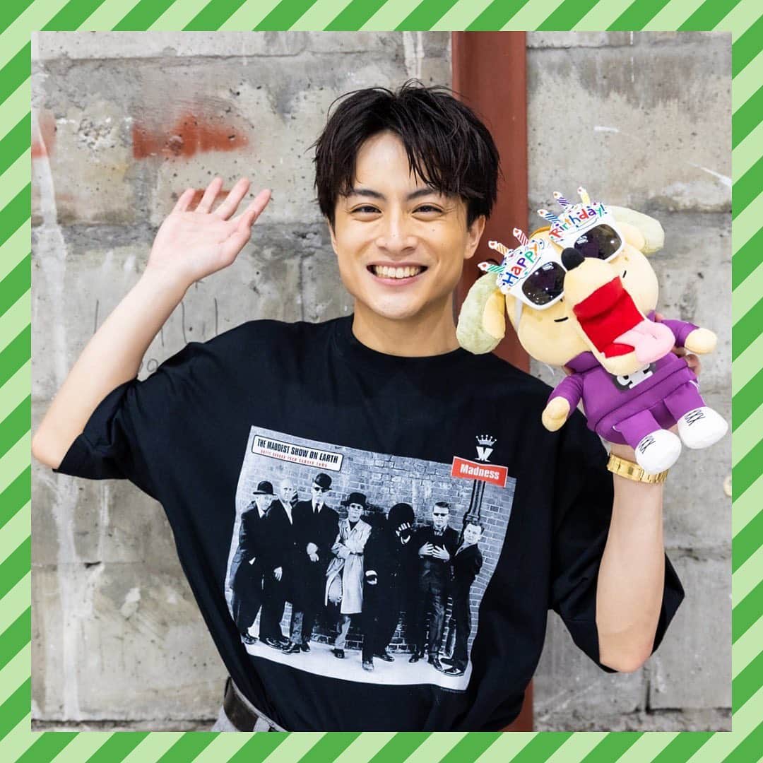 GENERATIONS高校TVのインスタグラム：「8/4は亜嵐の誕生日🐰🎂 28歳おめでとう🎊  ✦ 1日限定アルバムジャック ✦ @genekou_official のストーリーから 飛んで見てねっ📸  ダンスに演技に作詞作曲などなど… GENEの奇才リーダー🕺✨ 最近では隠れアラチルが 大勢いることも発覚したよね🤣  いつもGENE高を引っ張ってくださって ありがとうございます☺️💜  みんなもコメントで 亜嵐にお祝いメッセージを届けてね📮 ---------------------------------- #gene高 #ジェネ高 #generations高校tv #gene #generations #ジェネ #ジェネレーションズ #generationsfromexiletribe #ldh #白濱亜嵐 #片寄涼太 #数原龍友 #小森隼 #佐野玲於 #関口メンディー #中務裕太 #ジェネ犬 #白濱亜嵐の誕生日」
