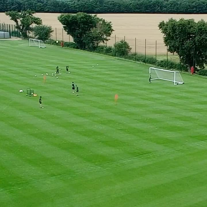 ティム・クローゼのインスタグラム：「Shooting after a hard session? 🤔  🎯Count me in 🎯   @adidasfootball   #instakräss #tk15 #🐤 #🔰 #⚽ #hughesywiththeassists😂」