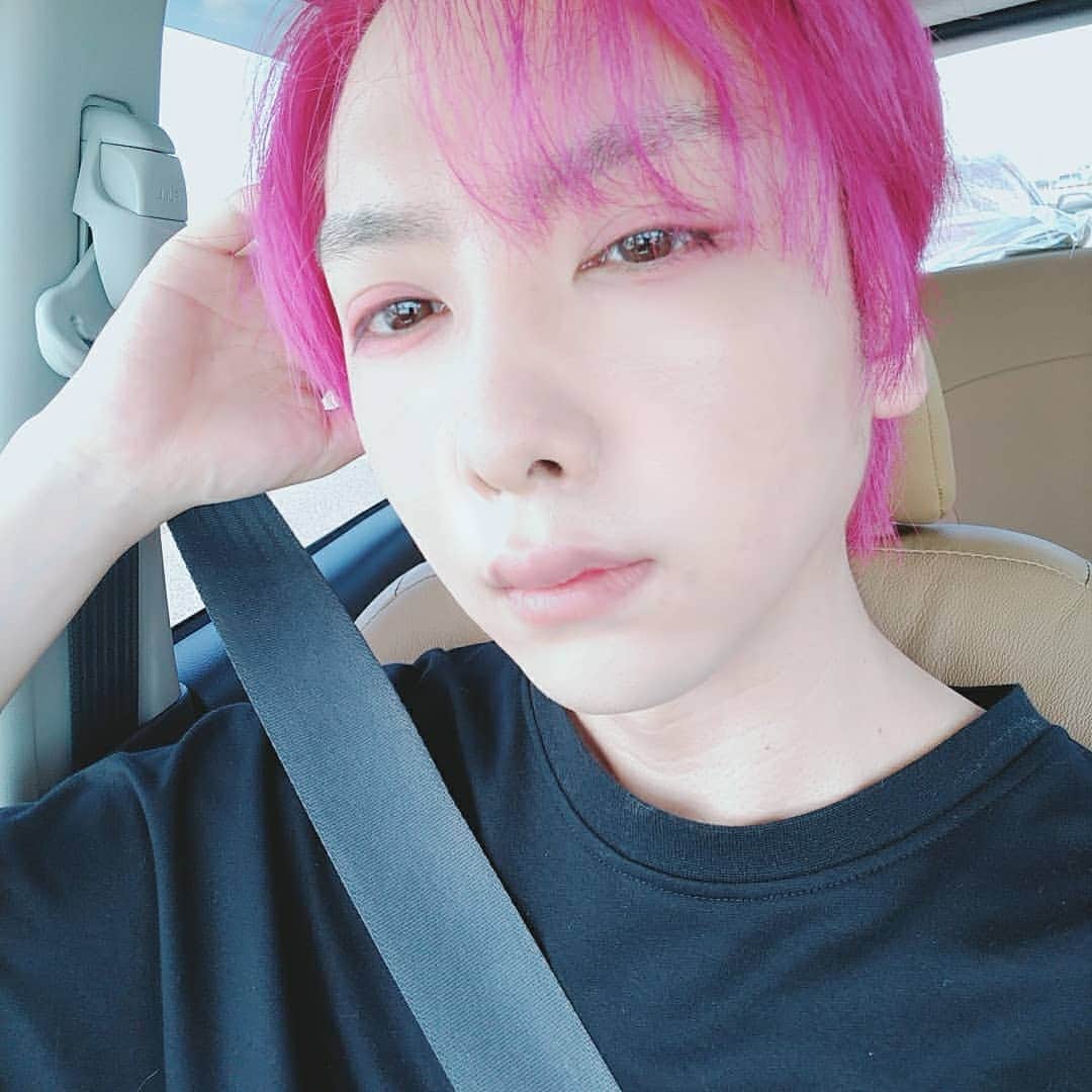 うさきこうのインスタグラム：「車の中から」