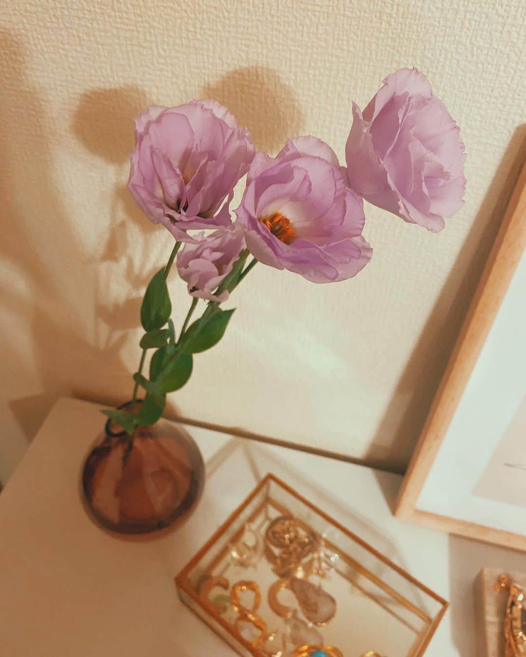 難波サキさんのインスタグラム写真 - (難波サキInstagram)「今日は朝からママチャリで用事を済まし、スーパー寄って久しぶりに可愛いお花を飾った💛」8月4日 13時26分 - sakinanba