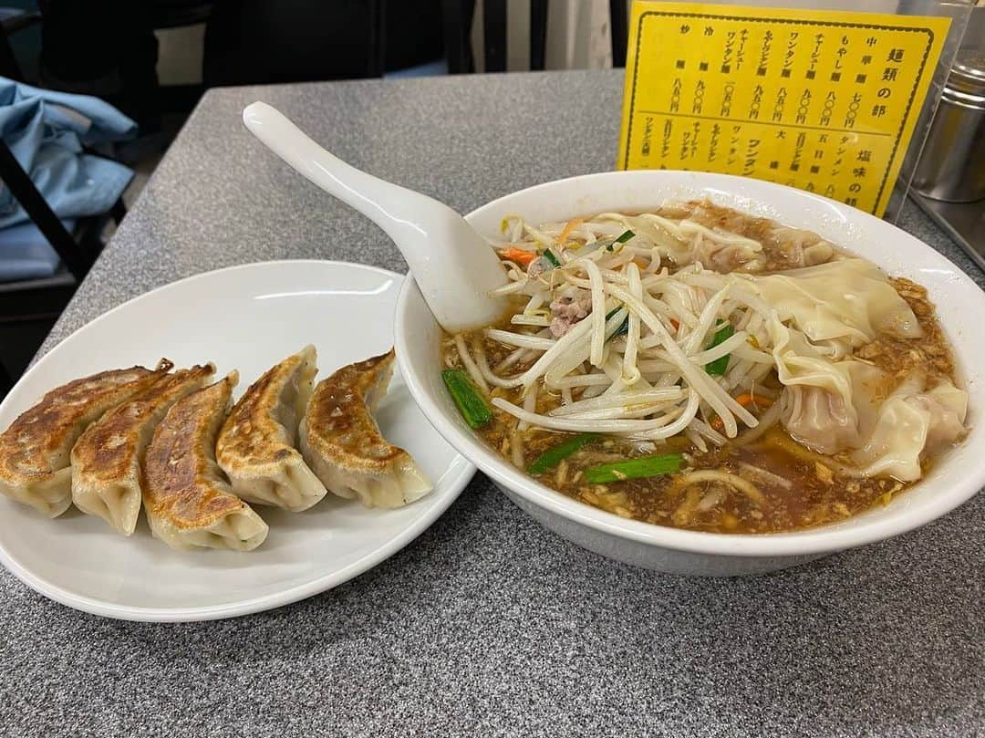 野田すみれさんのインスタグラム写真 - (野田すみれInstagram)「朝活！ もやしワンタン麺🍜 昔ながらのあっさり醤油味💛 シャキシャキもやし もっちりワンタン 最強のコラボ🍜」8月4日 8時03分 - sumire0208