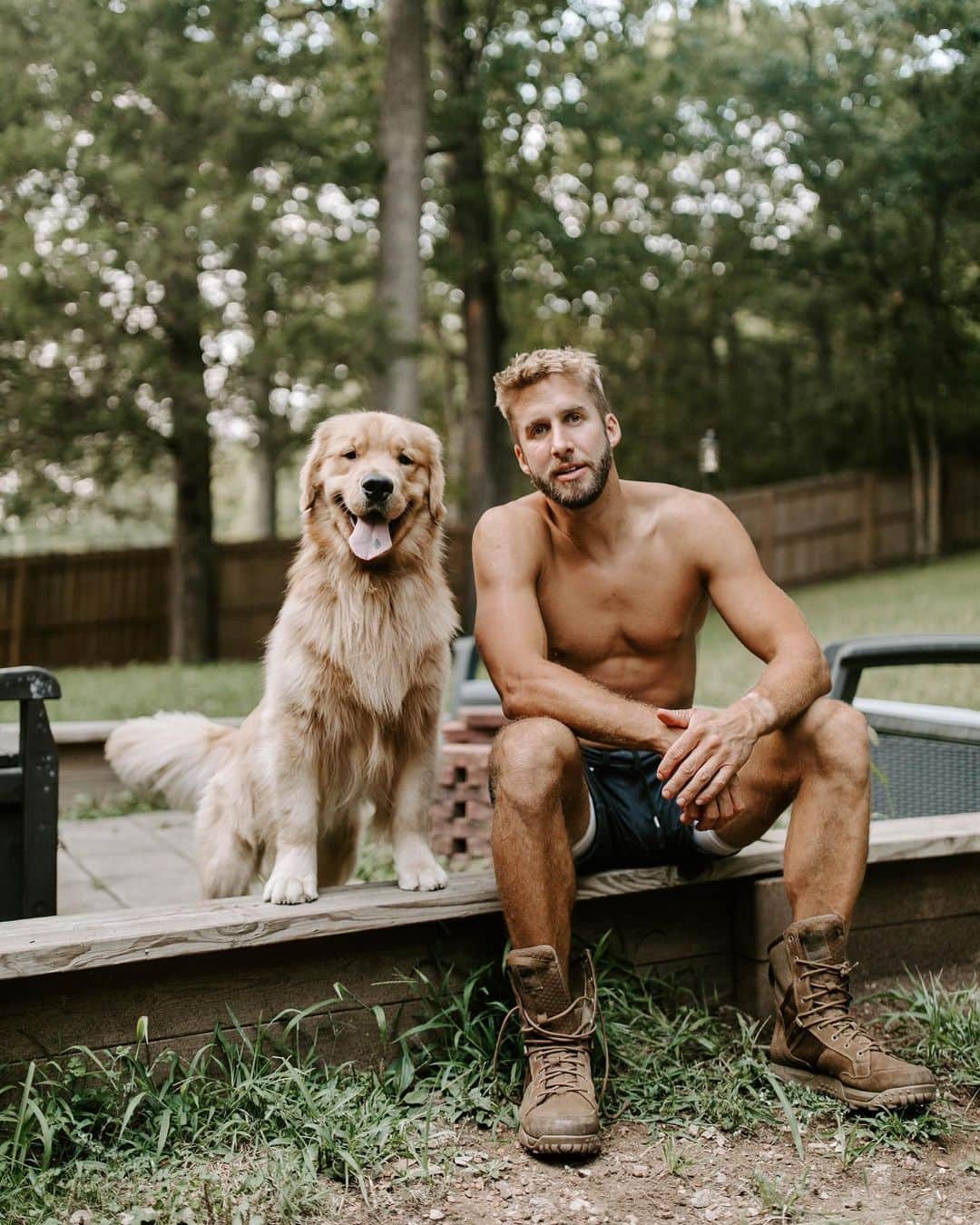 ショーン・ブースのインスタグラム：「Off hours w/ @walterboothdog」