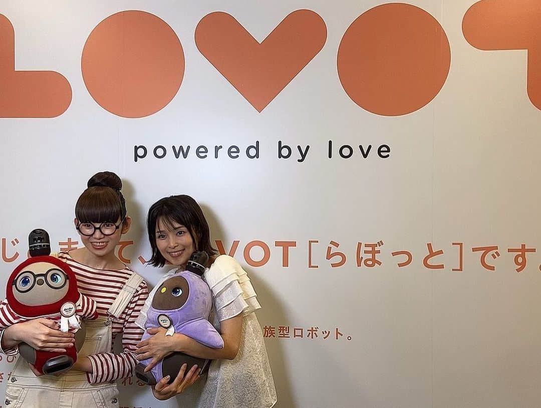 藤田りえさんのインスタグラム写真 - (藤田りえInstagram)「୨୧⁎ᐝ 《出演情報》 ⁡ 明日から半年にわたって「LOVOT TV」が放送されます！ 順次 全国でオンエアになるよーー！！ ⁡ まずは テレビ神奈川にて ⁡ 8/5  14:30 8/6  5:30 8/7  11:30 ⁡ ペット型ロボット「LOVOT(らぼっと)」をご紹介しています。 ほんっとに可愛いの♡ その魅力をたっぷりお伝えしているよ(*´꒳`*) 是非！動くLOVOTを観てほしいーー！！ ⁡ これから全国でも放送されるので、 放送日時はストーリーズでお知らせさせてねー！ ⁡ pic3 LOVOTを手懐けようとしているりえたん笑 ⁡ ⁡ #藤田りえ #アナウンサー #フリーアナウンサー #アナウンサー藤田りえ #願いは叶う #出演情報 #撮影 #lovot #ペット型ロボット #ミドフォー #アラフォー #アラフィフ #𝟦𝟢代 #𝟦𝟨歳 #𝟣𝟫𝟩𝟦年生まれ」8月4日 9時37分 - rie_fujita.ana