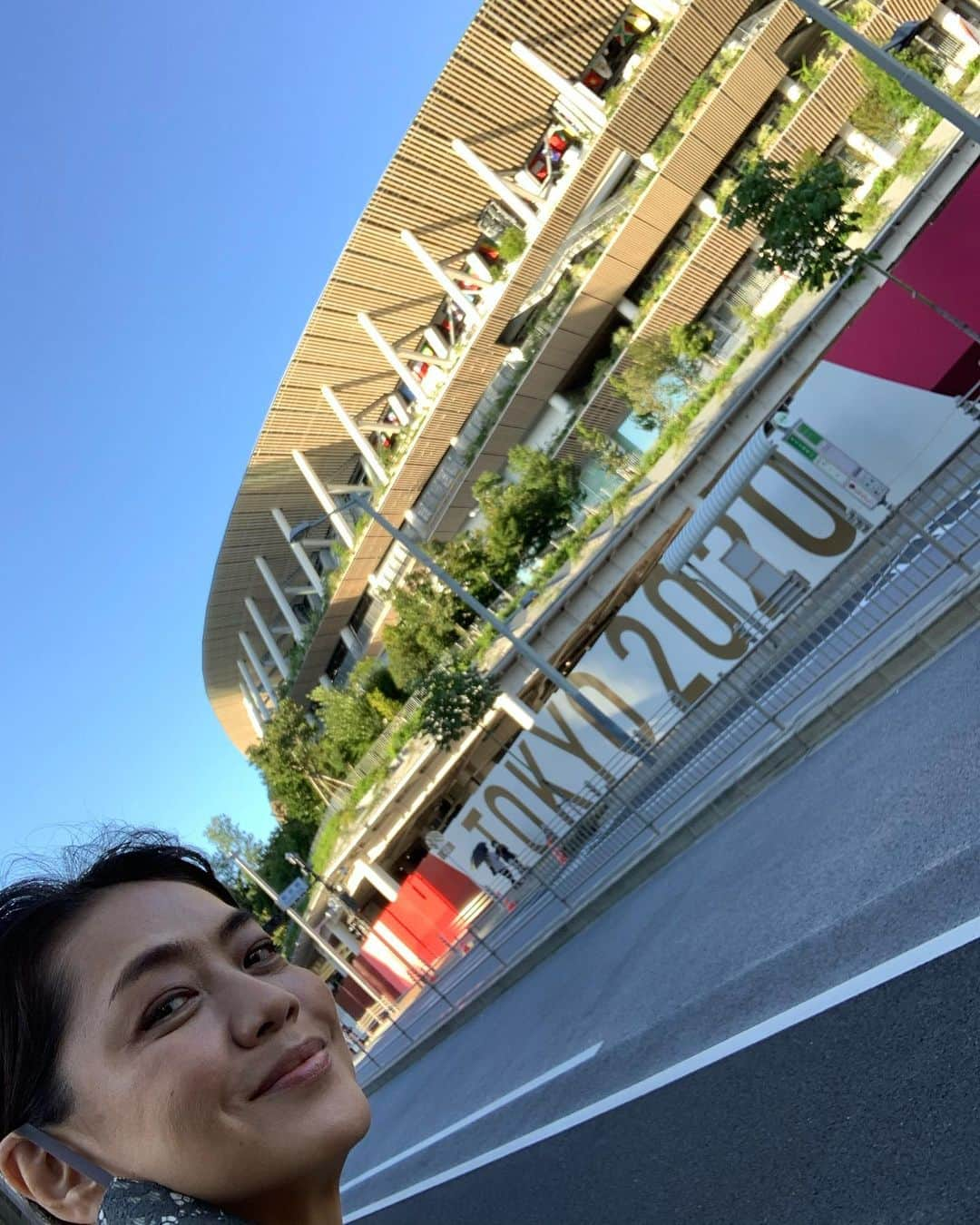 前田典子さんのインスタグラム写真 - (前田典子Instagram)「#tokyo2020  毎日、メダルラッシュ🏅🥈🥉👏👏👏 凄いですね❣️ 選手、関係者の皆様 感動をありがとうございます❤️😭  昨日は #国立競技場  の 近くでお仕事があって ちょうど前を通過しました外は静かでオリンピックらしい音は何も聞こえず セミの鳴き声だけ  毎日、テレビで応援、観戦してます😊  今日は女子ゴルフ🏌️‍♀️ あとはマラソンに 陸上は400リレーなどなど 楽しみがいっぱいです😊 　 #東京オリンピック #オリンピック#スポーツ #頑張れにっぽん🇯🇵」8月4日 9時38分 - maenorichang