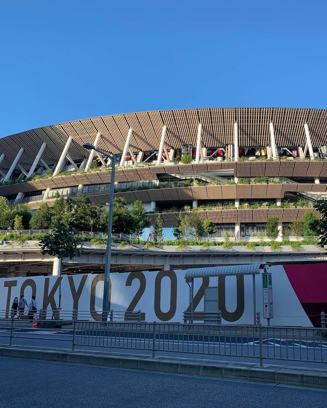 前田典子さんのインスタグラム写真 - (前田典子Instagram)「#tokyo2020  毎日、メダルラッシュ🏅🥈🥉👏👏👏 凄いですね❣️ 選手、関係者の皆様 感動をありがとうございます❤️😭  昨日は #国立競技場  の 近くでお仕事があって ちょうど前を通過しました外は静かでオリンピックらしい音は何も聞こえず セミの鳴き声だけ  毎日、テレビで応援、観戦してます😊  今日は女子ゴルフ🏌️‍♀️ あとはマラソンに 陸上は400リレーなどなど 楽しみがいっぱいです😊 　 #東京オリンピック #オリンピック#スポーツ #頑張れにっぽん🇯🇵」8月4日 9時38分 - maenorichang