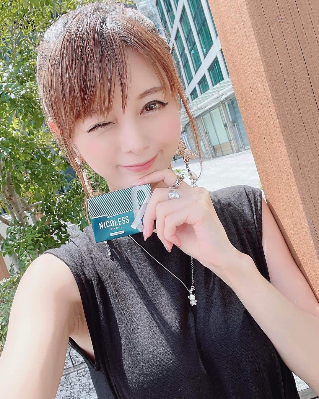 satomiさんのインスタグラム写真 - (satomiInstagram)「喫煙中の人にオススメ🌟 ニコレス（@nicoless_official）🚬 ・  茶葉使用・ニコチン0mg NICOLESS🤍 ・ ニコチン無しって言われないとわからないかも！！ ・ メンソール感が強くてスッキリ〜🌿 ・ 健康のためにもまずはニコレス体験 しよーーー☺️ ・ ・ pr @nicoless_official #ニコレス  #NICOLESS  #脱ニコチン  #ニコチンゼロ #禁煙」8月4日 10時50分 - saatoomii47