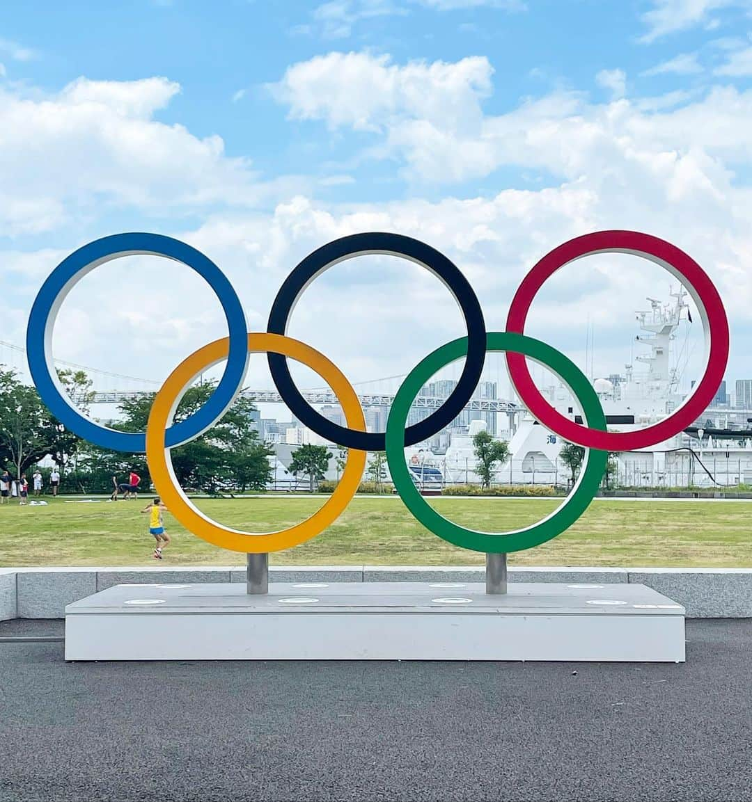 シモーネ・バイルズさんのインスタグラム写真 - (シモーネ・バイルズInstagram)「not at all how I imagined or dreamed my second olympics would go but blessed to represent the usa. I’ll forever cherish this unique olympic experience. thanks everyone for the endless love and support. I’m truly grateful 🤍   - leaving Tokyo with 2 more Olympic medals to add to my collection isn’t too shabby!   7 time olympic medalist. 😱」8月4日 11時22分 - simonebiles