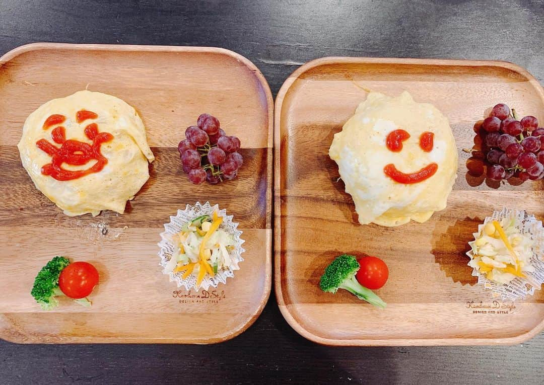 飯田圭織さんのインスタグラム写真 - (飯田圭織Instagram)「こんにちは😃 昨夜は男子サッカー準決勝を子供達と応援したので少し眠たい🥱💤 最後の最後にとっても残念でしたが強豪スペインと全力で戦う日本男子の皆様には感動をいただきました またプロの技術に感激し今日からサッカーの練習を頑張る気力にもなりました😤💪 さ、そろそろ３度の食事にも疲れてきたところ、、 気分を変えてキャラクターオムライスにしました😄笑笑 アンパンマンとピカチュウのつもりです🤣笑笑 完成度低っっ🤣🤣笑笑 ツッコミも含め楽しいランチタイムになればいいなぁ😆😆 #ランチ  #オムライス  #キャラクターフード  #アンパンマン  #ピカチュウ のつもり笑 #完成度低い 笑 #楽しいランチ」8月4日 11時45分 - iidakaori.official