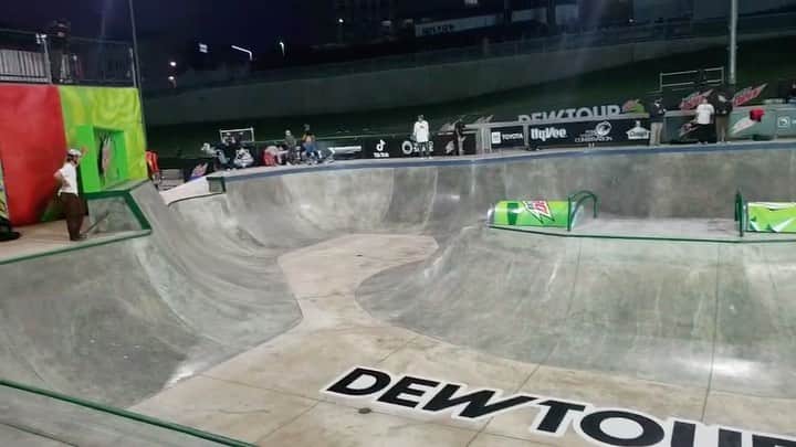笹岡建介のインスタグラム：「@dewtour 🔥🔥  @mktaxi.jp @dcshoes_japan @dorcus_tbs @bern_japan @stance_japan @skullcandyjapan @independenttrucks @chubusystem_official  #mktaxi#dcshoesjapan #dcshoes #skullcandyjapan #bells #independenttrucks #triforce_k #hi_5 #dorcus_tbs #6556skateboarding #divisio#fivecrossskatepark #showgekiskateboards #13mind#bern#bernjapan#make___#skate#skateboard #instagood #skatecrunch #skatecrunchmag #gmys#minirampsteez #Olympic」