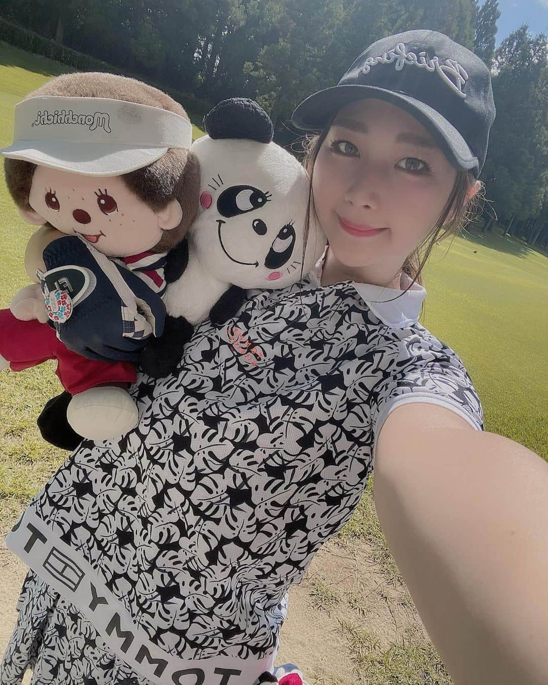 来栖あこさんのインスタグラム写真 - (来栖あこInstagram)「⛳️ コースデビューでしたぁぁ🌈🌈  結果は、、、 スコア125✨バーディー1回✨✨  @yasuoka_cheersgolf さんが めちゃ優しくゆるーーく私にあった 教え方してくれたおかげです🥸❣️  ウッドとパター頑張らんと🔥🔥🔥  ゴルフ楽し〜✨✨✨✨✨ けど、真夏ゴルフは暑すぎたぁ🥵  #Akogolf #ゴルフ女子  #golf  #コースデビュー #バーディー  #霞ヶ浦カントリー倶楽部   ps ゴルフを始めるきっかけを作ってくれた大叔父の誕生日にコースデビューできてとても嬉しかったです♥️」8月4日 11時41分 - akopai.081