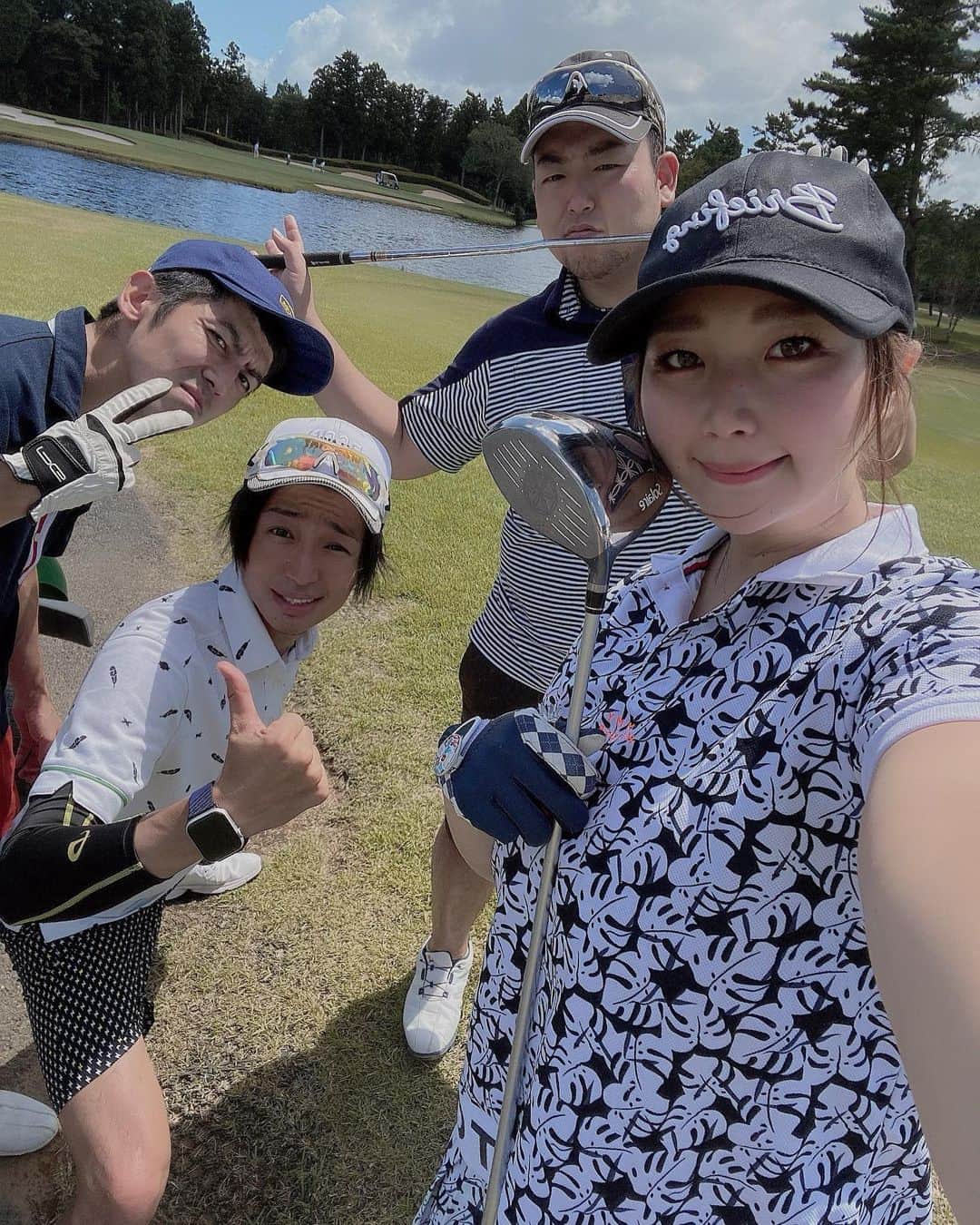 来栖あこさんのインスタグラム写真 - (来栖あこInstagram)「⛳️ コースデビューでしたぁぁ🌈🌈  結果は、、、 スコア125✨バーディー1回✨✨  @yasuoka_cheersgolf さんが めちゃ優しくゆるーーく私にあった 教え方してくれたおかげです🥸❣️  ウッドとパター頑張らんと🔥🔥🔥  ゴルフ楽し〜✨✨✨✨✨ けど、真夏ゴルフは暑すぎたぁ🥵  #Akogolf #ゴルフ女子  #golf  #コースデビュー #バーディー  #霞ヶ浦カントリー倶楽部   ps ゴルフを始めるきっかけを作ってくれた大叔父の誕生日にコースデビューできてとても嬉しかったです♥️」8月4日 11時41分 - akopai.081