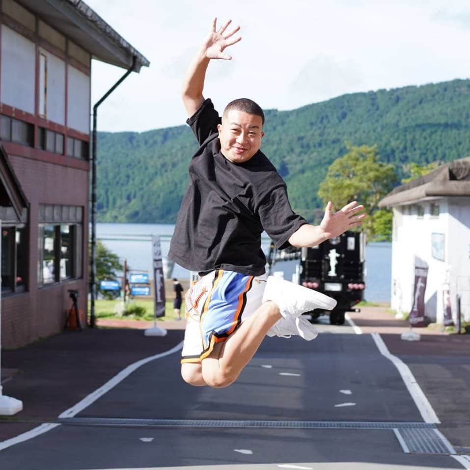 松尾駿さんのインスタグラム写真 - (松尾駿Instagram)「地元箱根でロケさせてもらう事が増えて嬉しいです。 みなさん落ち着いたら是非箱根に。  撮影ハナコ岡部くん📸」8月4日 12時26分 - matsuoshun