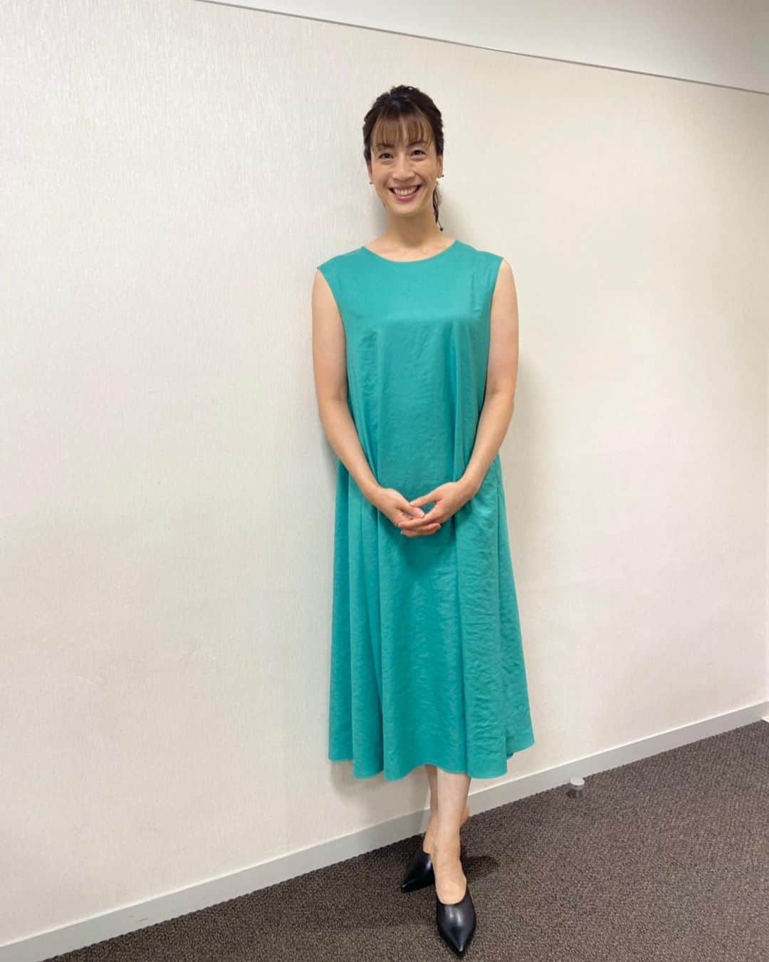 寺川綾さんのインスタグラム写真 - (寺川綾Instagram)「報道ステーション衣装を一気にupさせていただきます🙋‍♀️👗 連日選手の皆さんの頑張りが凄すぎますね✨✨ オリンピックも残りわずかになり、だんだん寂しさも出てきました😭が‼️最後の最後までエールを送り続け、しっかりお伝えしていきたいと思います🙌🇯🇵 #報道ステーション #7月28日 #トップス #パンツ #bananarepublic #バナナリパブリック #アクセサリー #starjewelrygirl #ネックレス  #starjewelry #スタージュエリー  #7月29日 #柄ブラウス #doneeyu #ワイドパンツ #dollysean #ピアス #room #7月30日 #ワンピース #ヤマトドレス #ノースリーブ #リング #ミュール #diana #8月3日 #evexbykrizia #白t #切り替えトップス #変形ネックレス」8月4日 23時33分 - terakawaaya_official