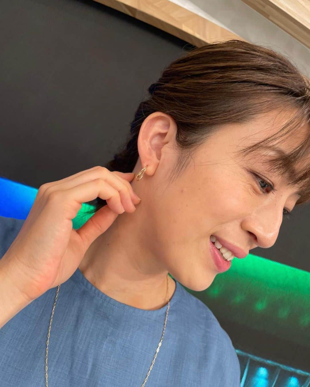寺川綾さんのインスタグラム写真 - (寺川綾Instagram)「報道ステーション衣装を一気にupさせていただきます🙋‍♀️👗 連日選手の皆さんの頑張りが凄すぎますね✨✨ オリンピックも残りわずかになり、だんだん寂しさも出てきました😭が‼️最後の最後までエールを送り続け、しっかりお伝えしていきたいと思います🙌🇯🇵 #報道ステーション #7月28日 #トップス #パンツ #bananarepublic #バナナリパブリック #アクセサリー #starjewelrygirl #ネックレス  #starjewelry #スタージュエリー  #7月29日 #柄ブラウス #doneeyu #ワイドパンツ #dollysean #ピアス #room #7月30日 #ワンピース #ヤマトドレス #ノースリーブ #リング #ミュール #diana #8月3日 #evexbykrizia #白t #切り替えトップス #変形ネックレス」8月4日 23時33分 - terakawaaya_official