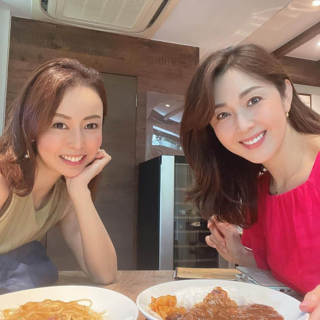 宮崎宣子さんのインスタグラム写真 - (宮崎宣子Instagram)「綺麗なお姉さんは好きですか？ はい！好きです❣️🙌 って言いたくなるほど綺麗な  @keiko_ashida  お姉さん💓  お前は彼氏か！？ というほど、盗撮してました🤣  見てるだけで、癒される😩✨ 幸せ💓  桂子さん、いつもありがとうございます😊  念願のパスタ🍝 @juntaishikawa  も食べられたし🤗 幸せ💓  #綺麗なお姉さん  #モデルさん #美女ランチ #彼氏目線 #本当に優しくて素敵な人  #自由が丘ランチ」8月4日 23時33分 - miyazaki_nobuko