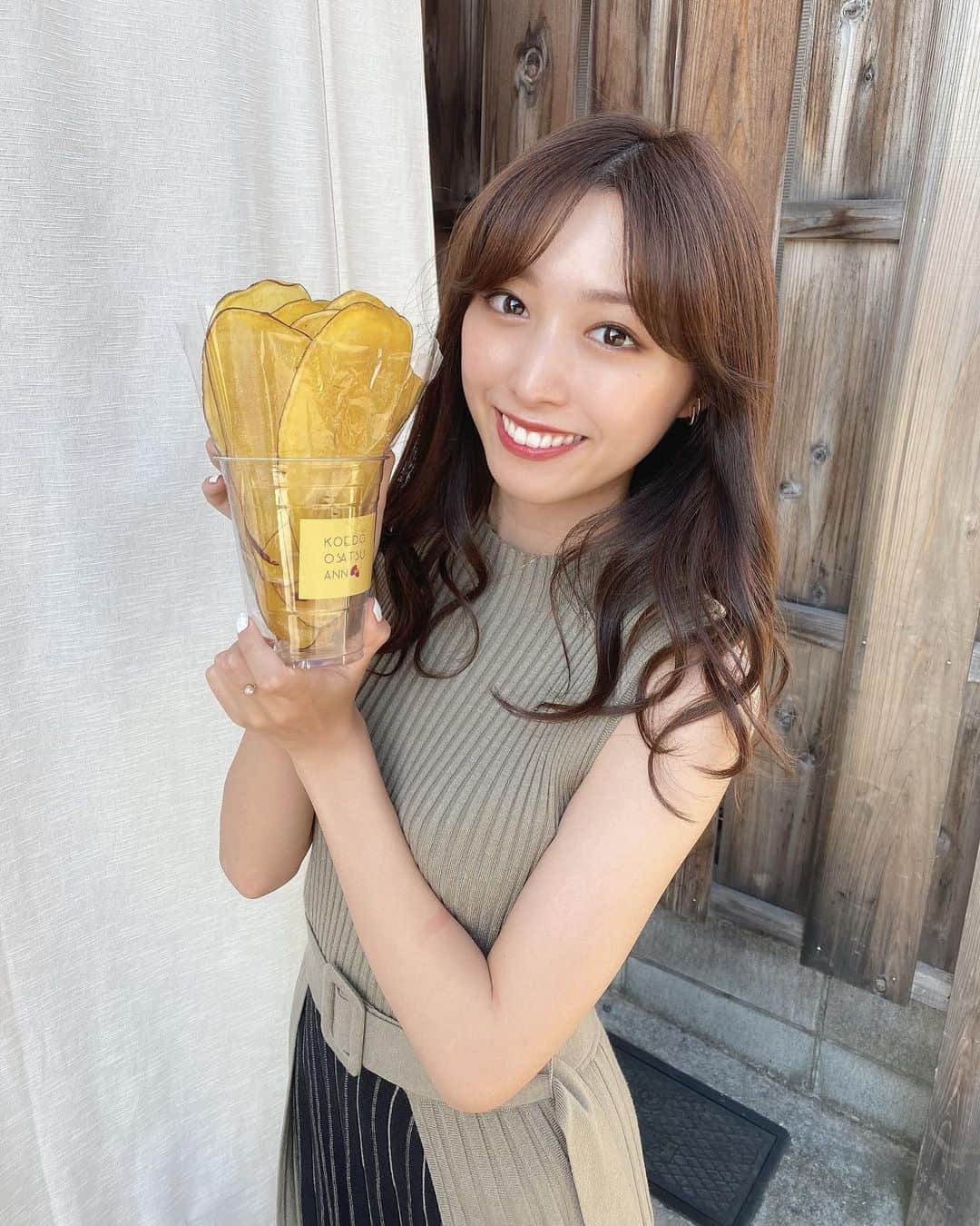 依田奈波さんのインスタグラム写真 - (依田奈波Instagram)「ぱりっぱりのおさつチップス🍠  程よく塩が効いてて美味しかった〜❤︎ バターに付けて食べるのも美味しくて手が止まらなかった…🤤  #川越グルメ #川越食べ歩き #川越スイーツ #夏コーデ #おさつチップス #おさつ庵」8月4日 22時03分 - nanami_yoda