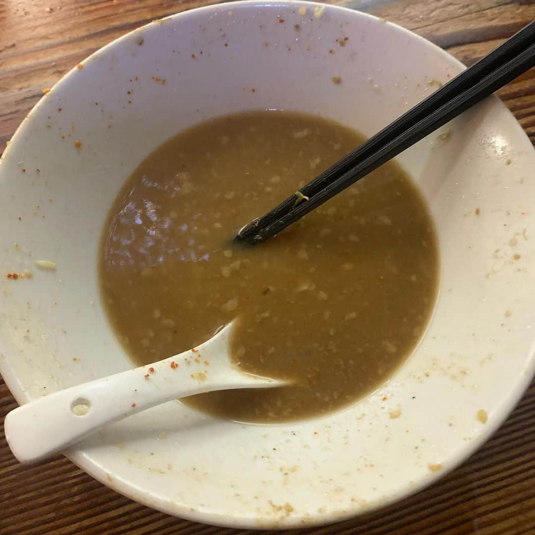 庄村聡泰さんのインスタグラム写真 - (庄村聡泰Instagram)「名古屋の思い出を振り返ろう  眉間の出来物はキャンディキャンディよろしくで気にしないわと言う事で。  @deadman.jp_official のライブ後駆け込みました。行かん訳にはいかんのよ。#らけいこ 。麺が美味いのよ麺が。 あああ語りたい…  #そらあんたこれがこうなったらこうですよ  #女子大店の方です #東片端も行きたかった」8月4日 22時15分 - shomurasatoyasu