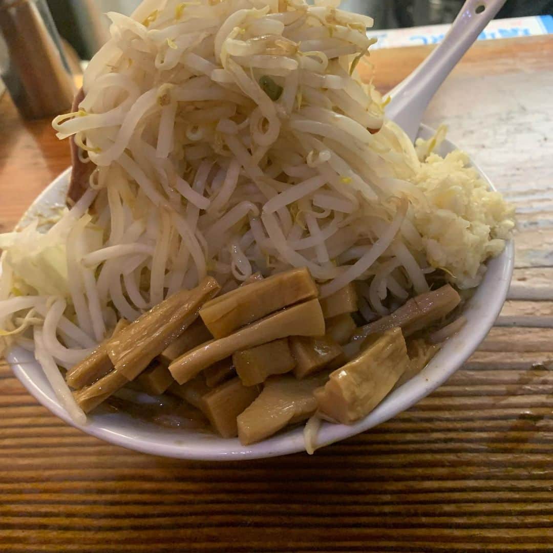 庄村聡泰のインスタグラム：「名古屋の思い出を振り返ろう  眉間の出来物はキャンディキャンディよろしくで気にしないわと言う事で。  @deadman.jp_official のライブ後駆け込みました。行かん訳にはいかんのよ。#らけいこ 。麺が美味いのよ麺が。 あああ語りたい…  #そらあんたこれがこうなったらこうですよ  #女子大店の方です #東片端も行きたかった」