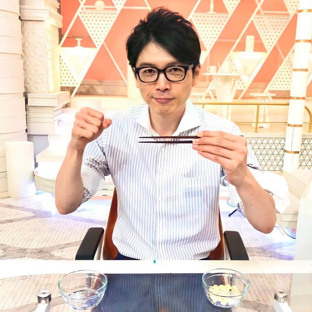 TBS「Nスタ」さんのインスタグラム写真 - (TBS「Nスタ」Instagram)「.  【きょう８月４日は箸の日🥢】  井上アナ、良原アナ、山内アナの3人に、お箸を使って「ボーロ掴み選手権」をしてもらいました😄  10秒間で何粒ボーロを掴み、お皿に移し替えることができるのか！？  お箸を1番上手に使えるアナウンサーは一体誰でしょうか🤔 3人のチャレンジ動画チェックしてみてください💡  明日の「Nスタ」もぜひご覧ください🙇‍♀️  #Nスタ #TBS #井上貴博 #ホラン千秋 #良原安美　#山内あゆ #アナウンサー #0804 #箸の日 #ボーロ掴み選手権 #豆がなかったのでボーロで #チャレンジ  #結果  #井上アナ  #良原アナ #同率1位  #🥇」8月4日 22時21分 - nst_tbs