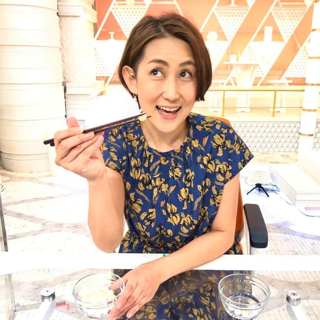 TBS「Nスタ」さんのインスタグラム写真 - (TBS「Nスタ」Instagram)「.  【きょう８月４日は箸の日🥢】  井上アナ、良原アナ、山内アナの3人に、お箸を使って「ボーロ掴み選手権」をしてもらいました😄  10秒間で何粒ボーロを掴み、お皿に移し替えることができるのか！？  お箸を1番上手に使えるアナウンサーは一体誰でしょうか🤔 3人のチャレンジ動画チェックしてみてください💡  明日の「Nスタ」もぜひご覧ください🙇‍♀️  #Nスタ #TBS #井上貴博 #ホラン千秋 #良原安美　#山内あゆ #アナウンサー #0804 #箸の日 #ボーロ掴み選手権 #豆がなかったのでボーロで #チャレンジ  #結果  #井上アナ  #良原アナ #同率1位  #🥇」8月4日 22時21分 - nst_tbs