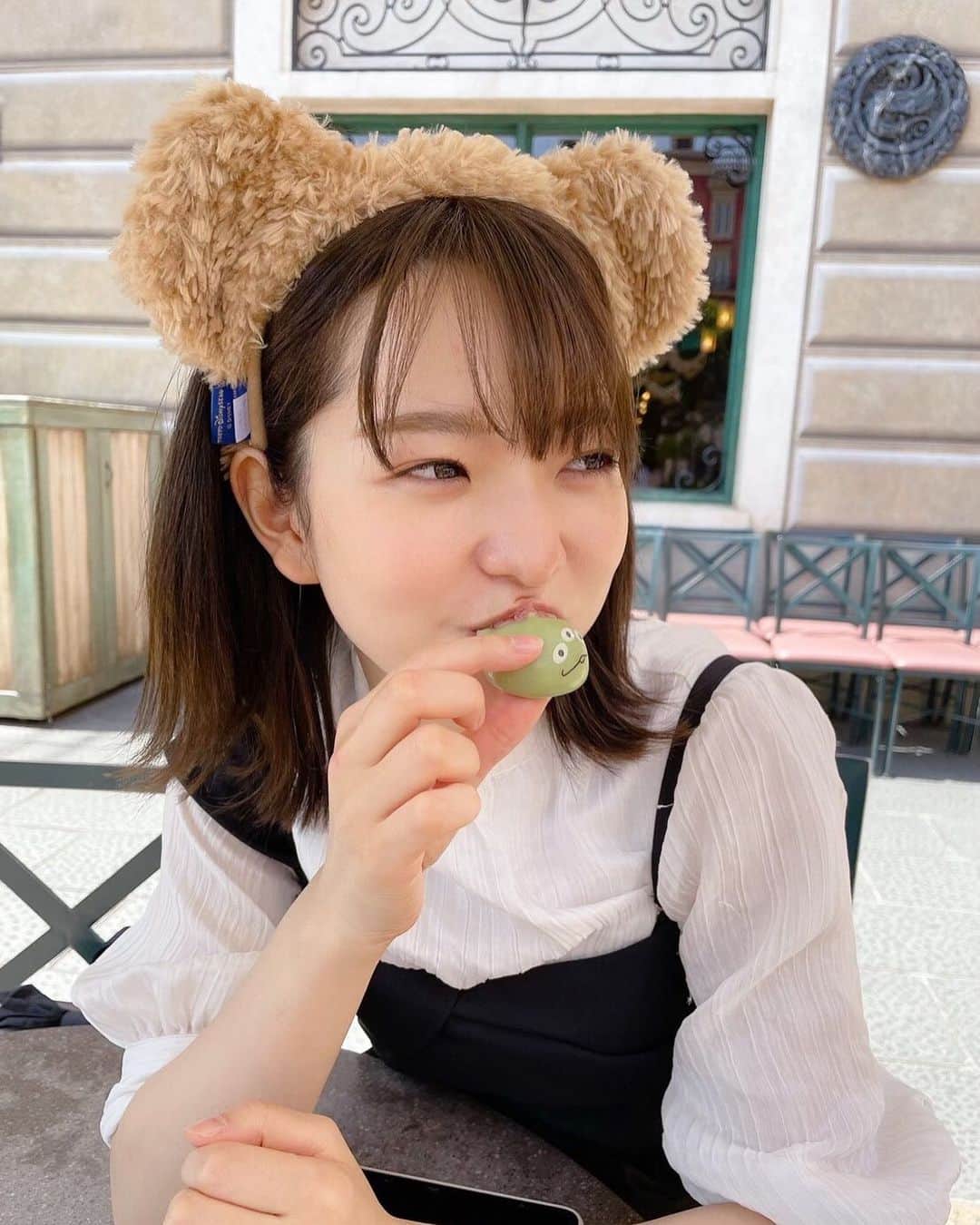 濱村春香のインスタグラム：「. 気づけば8月が始まってました まだ夏らしいことできてない…🥺  ⁡ 写真はずいぶん前のものです🐭 #リトルグリーンまん #disney #disneyland #ディズニー #ホリプロ #horipro #フリーアナウンサー #キャスター #リポーター」