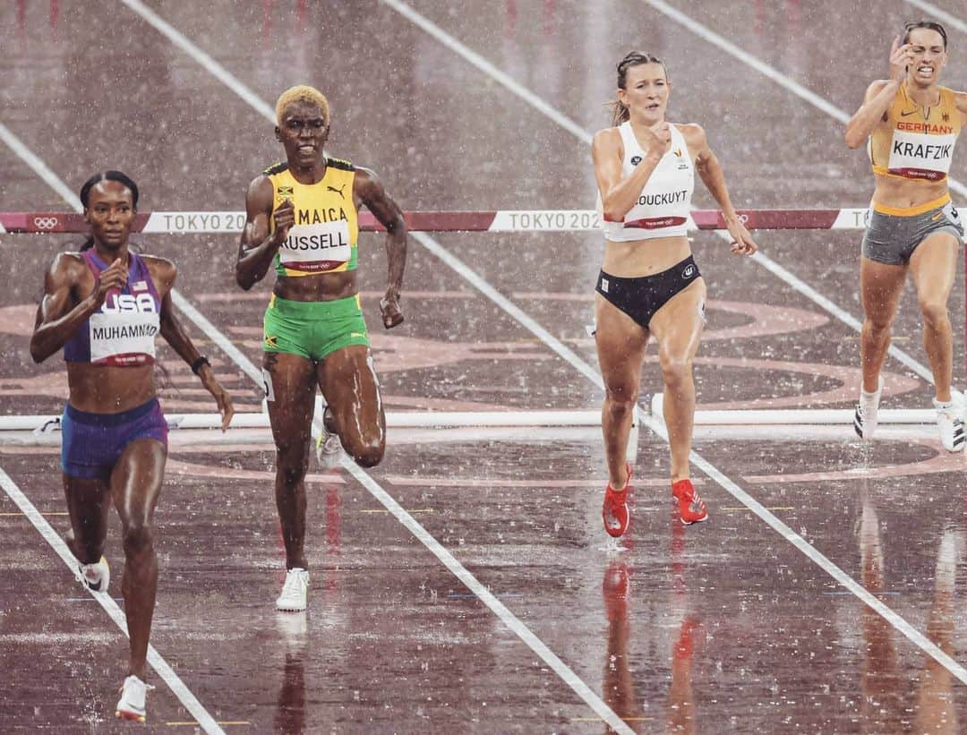 Paulien COUCKUYTさんのインスタグラム写真 - (Paulien COUCKUYTInstagram)「My Olympic debut on the 400m hurdles was pretty crazy!  ☀️ Heats: 54"90 [BR]  🌧 1/2 Finals: 54"47 [BR] 🌈 Proud 9th place  Next: Tomorrow 4x400m relay with the @belgiancheetahs 🔥🔥🔥  #olympicgames #tokyo202one #athletics #400mhurdles #nationalrecord #teambelgium #dreams  📸 @photonewsbelgium 🎥 @sporza.be」8月4日 22時50分 - pauliencouckuyt