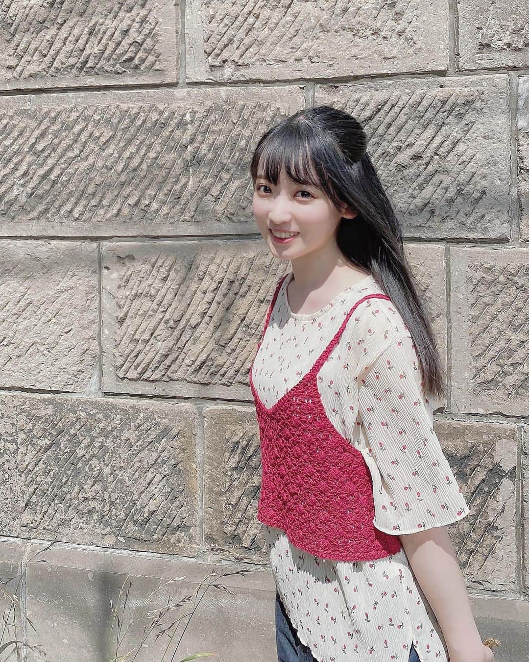 のインスタグラム：「・  にこっ🍎   #ナナニジ  #河瀬詩  #ポートレート   #アイドル  #声優」