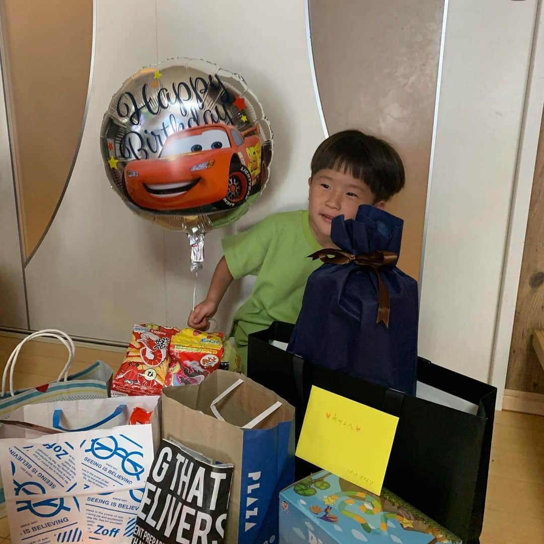 漆山亨さんのインスタグラム写真 - (漆山亨Instagram)「あみるお誕生日おめでとう‼️ もう５歳か〜😅 お家プールとBBQでお祝いしました👍」8月4日 14時46分 - to_rupapa