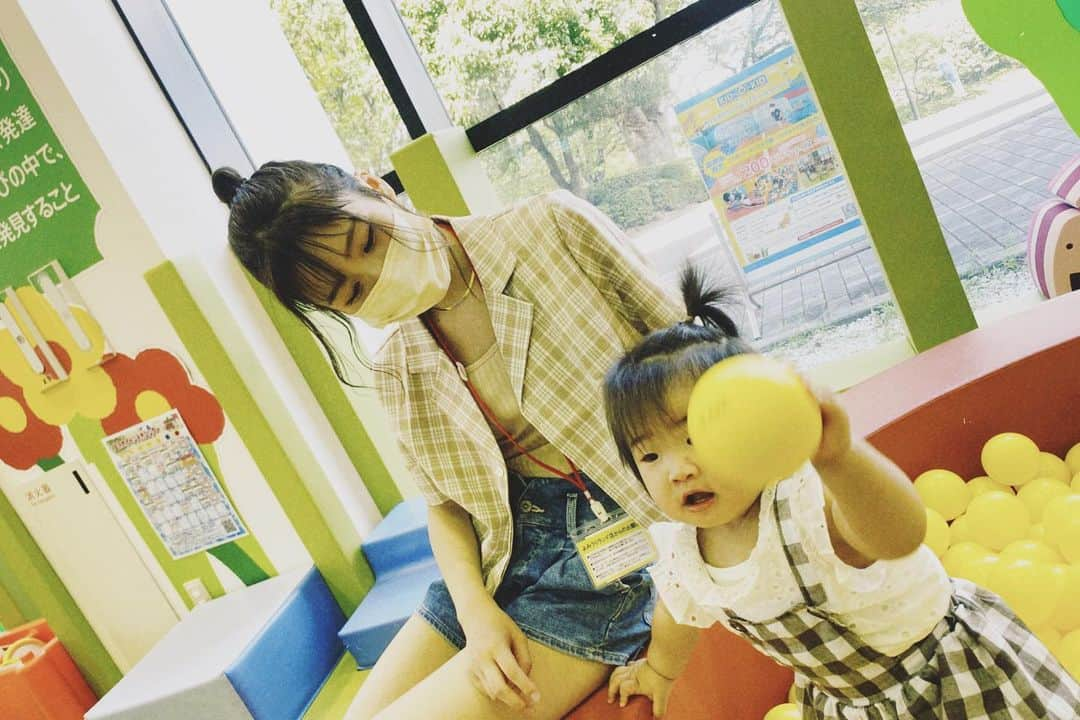 橋野彩葉さんのインスタグラム写真 - (橋野彩葉Instagram)「室内遊び場🧸   #娘  #女の子ベビー  #女の子ママ  #もうすぐ1歳  #室内遊び場」8月4日 15時42分 - iroha_0521_