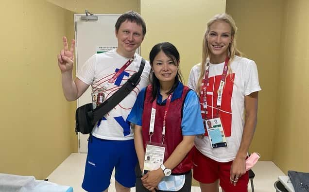 ダリヤ・クリシナさんのインスタグラム写真 - (ダリヤ・クリシナInstagram)「The Olympic Games, which we have all been waiting for, took place.  Thanks to Japanese People 🇯🇵 and organizers who despite all the problems 🦠 coped and made them a real celebration of sport 🎇. Thanks to the tremendous efforts of thousands of people, sport has once again played an important role in overcoming a global problem and this is the main achievement of the entire sports community. ⠀ I am very happy for all our athletes who have won medals here, for their coaches, family and friends.  And also for all the participants in the Olympic Games because being part of this event is already great. ⠀ Bye Tokyo 🇯🇵 ⠀ Олимпийские игры, которые мы все так долго ждали, состоялись. Спасибо Японии 🇯🇵, что несмотря на все проблемы 🦠, они справились и сделали настоящий праздник🎇 Благодаря большим усилиям людей, спорт в очередной раз сыграл важную роль в преодолении глобальной проблемы и это главное достижение всего спортивного сообщества.  ⠀ Очень рада за всех наших спортсменов, которые завоевали здесь медали, за их тренеров, родных и близких. А так же за всех участников Олимпийских игр, ведь стать частью этого большого события - это незабываемо и очень здорово 🙌🏻 ⠀ Пока, Токио 👋🏼✈️  #tokyo2020」8月4日 16時33分 - dariaklishina