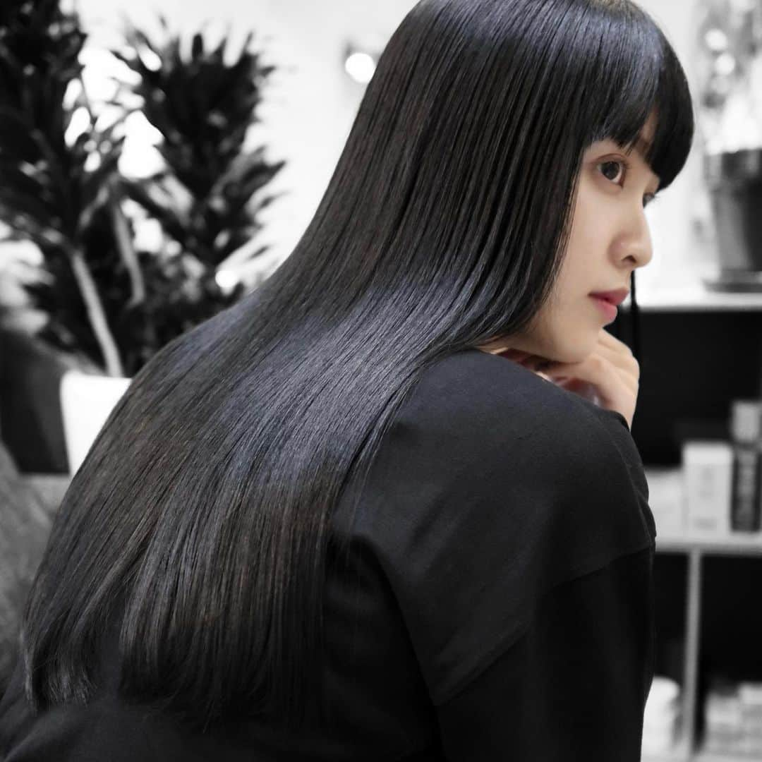 松本愛（まあぴぴ）さんのインスタグラム写真 - (松本愛（まあぴぴ）Instagram)「Blue Black 🖤🖤   Ty for @kikkake___yu ✂︎✂︎  1枚目はライカ 2枚目はiPhone📱です👏🏻」8月4日 16時59分 - aimatsumoto_45