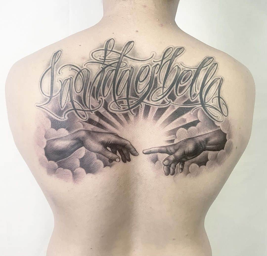 yuichi1003のインスタグラム：「. Life is Art! . This is my back piece！ #CreazioneDiAdamo . Thx @wolfman.maeda  . #tattoo #blackandgreytattoo #Michelangelo #letteringtattoo  #ink #タトゥー　#ミケランジェロ」