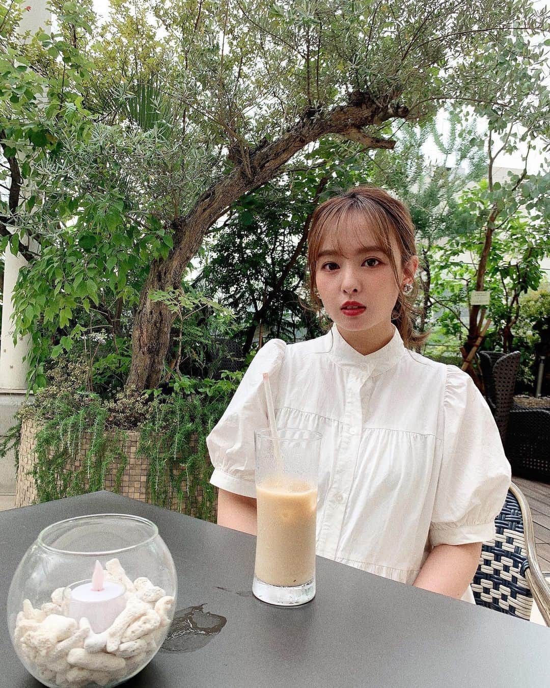 山田菜々さんのインスタグラム写真 - (山田菜々Instagram)「この日は打ち合わせ〜〜☕️♡♡  気合いをいれたコーディネートというよりはラフにお仕事できる感じで🤭  肩にボリュームがあって、首元までしっかりボタンがあるので髪の毛はまとめました👜🧸  #コーディネート #coordinate #150cmコーデ #grl #グレイル #プチプラコーデ」8月4日 17時53分 - tannana.yamada