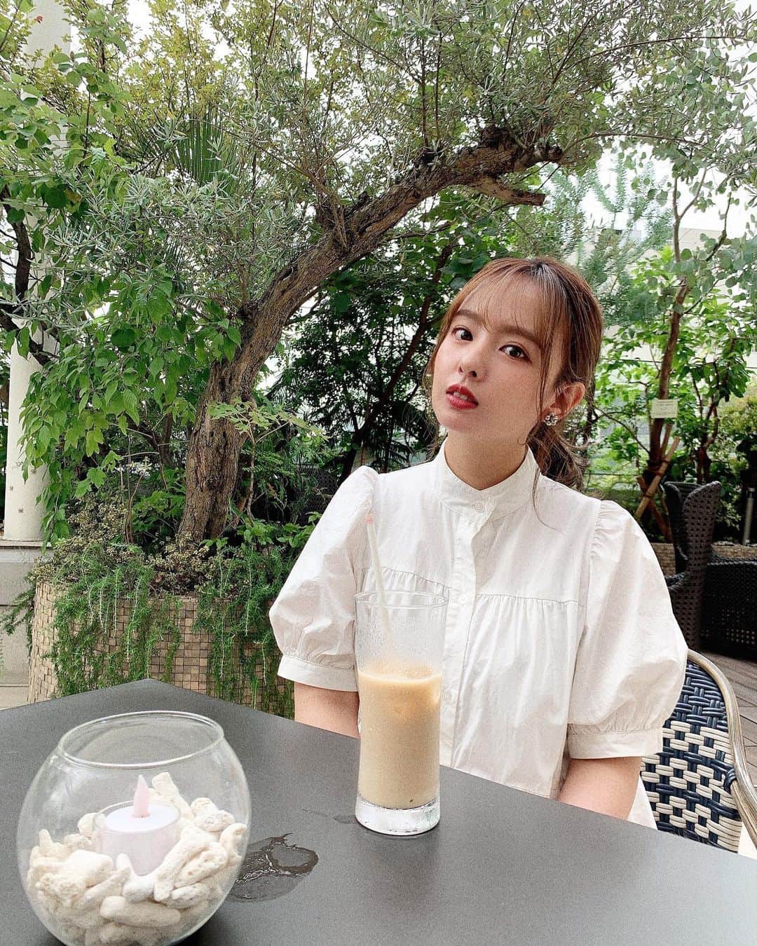 山田菜々さんのインスタグラム写真 - (山田菜々Instagram)「この日は打ち合わせ〜〜☕️♡♡  気合いをいれたコーディネートというよりはラフにお仕事できる感じで🤭  肩にボリュームがあって、首元までしっかりボタンがあるので髪の毛はまとめました👜🧸  #コーディネート #coordinate #150cmコーデ #grl #グレイル #プチプラコーデ」8月4日 17時53分 - tannana.yamada