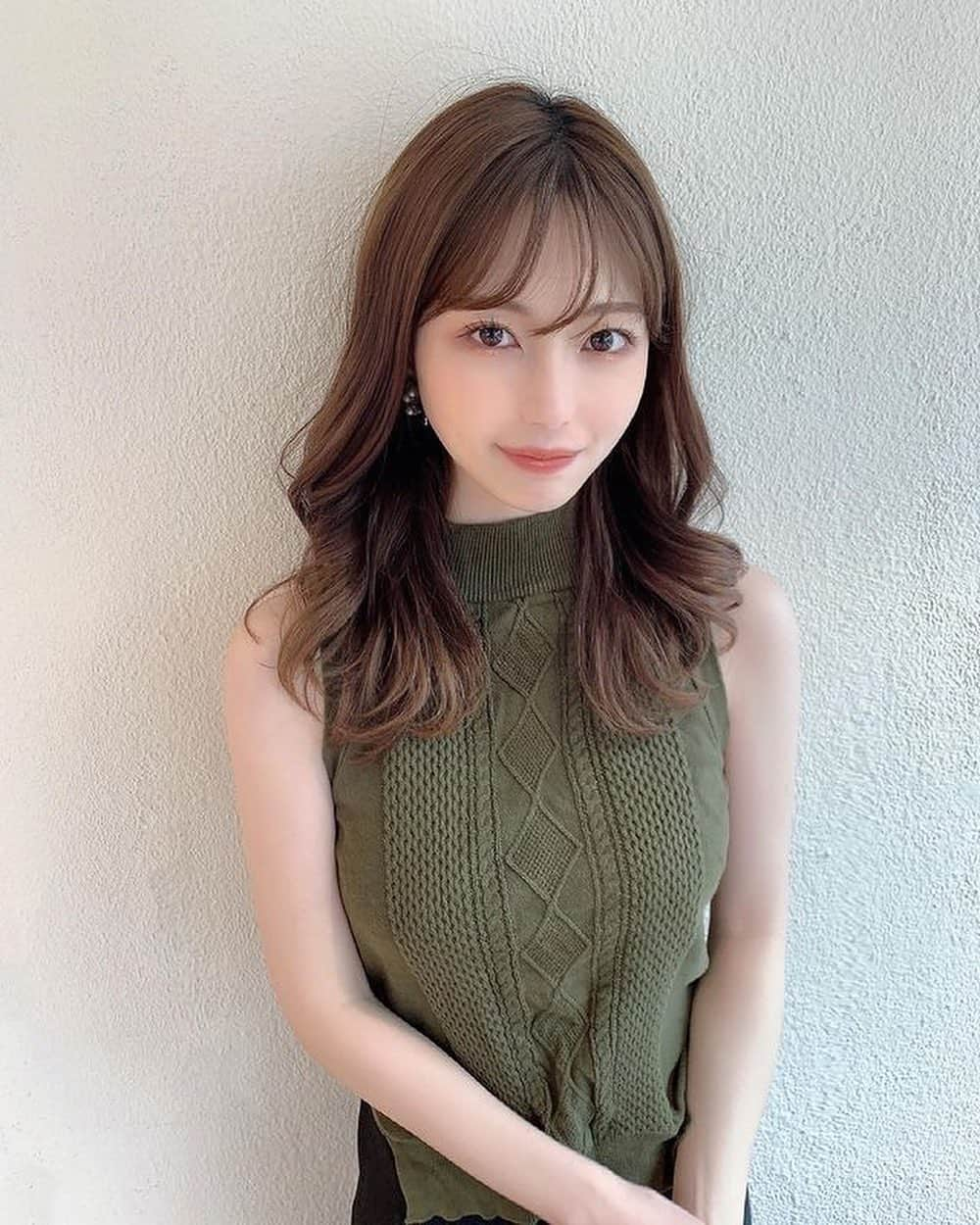 美女naviさんのインスタグラム写真 - (美女naviInstagram)「* * 【美女navi ☻*】 * * 今回ご紹介させていただく方は❤️ 相楽ゆか さん ▶️▷ @yuka_sagar * *  # Repost . . カラコンディオーブブラウン👀ナチュラルに盛れる♡ .  . . . 相楽ゆか さん のアカウントには 他にも素敵な投稿が(*´﹀`) ぜひ覗いてみてくださいね🧡 * * * 美女navi掲載希望の方は⇒ @bijo_navi ❤️と # ビジョナビ タグ付け * 10代限定姉妹アカウント 美少女navi掲載希望の方は⇒ @bishojo_navi 💛と #ビショウジョナビ タグ付け * お願いします✨✨ * * 次回もお楽しみに...😍 * * #美肌 #カラコン #ミディアム #ノースリーブ #ノースリーブニット #巻き髪 #韓国ヘア #アイメイク #マスカラ #アイシャドウ #夏コーデ #makeup  #赤リップ #コスメ #naturalbeauty #サマーニット #美容 #リップ #howto #おしゃれ女子 #大人可愛い  #美意識 #大人メイク #メイク #オトナ女子 #美意識向上 #韓国ヘア #女子力アップ」8月4日 18時07分 - bijo_navi