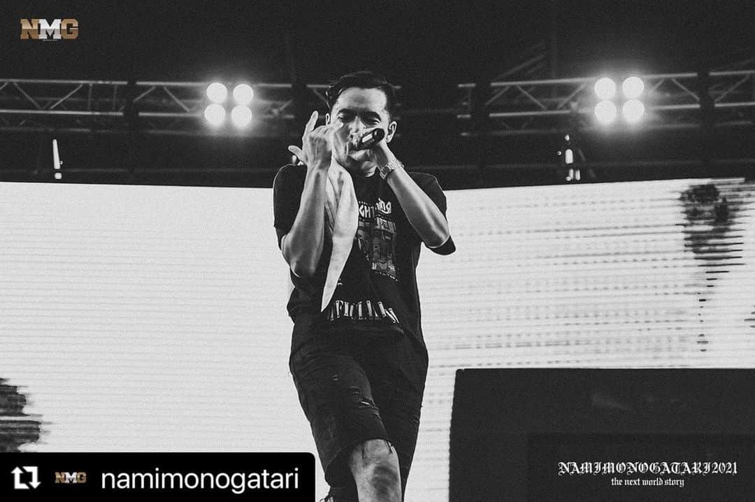 Zeebraのインスタグラム：「#Repost @namimonogatari with @make_repost ・・・ "Zeebra"（2019） @zeebra_archive   HipHop活動家=(Activist)  Grand Master CEO/渋谷区観光大使ナイトアンバサダー/JDDA理事/AbemaTV「MUSIC BOMB」主宰/テレビ朝日「フリースタイル・ティーチャー」火曜深夜1:26〜/WREP「LUNCHTIME BREAKS」月〜金昼12時/WREP「第三研究室」毎月第三金曜夜9時/  "日本のHIPHOPの新たな可能性を信じて活動し続ける男"Zeebra"  "NMG2021 出演決定"  🔥一般前売りチケット& VIPエリアチケット限定販売中🔥  今年はソーシャルディスタンスを保つ為、入場券を【10000枚限定】で販売しております。追加販売はしませんのでお越しをお考えの方は早めの購入をお願い致します。  【楽天電子チケット】 http://r-t.jp/nmg2021  #hiphop  #japanesehiphop  #zeebra #hiphopactivist  #kidsdreamproject  #thenextworldstory  #NAMIMONOGATARI  Photo by @shotby_dm   2021.8.28sat 8.29sun AICHI SKY EXPO namimonogatari.com」