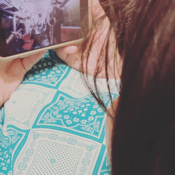 こーいちのインスタグラム：「吹奏楽部で次やる曲をyoutubeで確認中。 テナーサックスやしガモさんガン見で頑張れ。  #東京スカパラダイスオーケストラ  #この曲出来るようになったら #お前がガモさんで #俺が欣ちゃんで #スタジオで2人京都スカパラ完成やな」