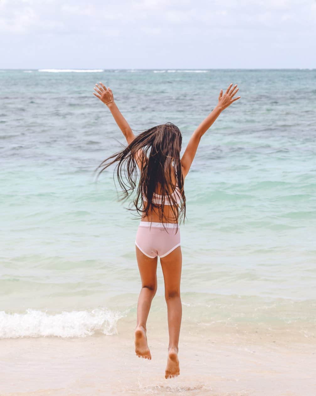 吉川ひなのさんのインスタグラム写真 - (吉川ひなのInstagram)「海が好き！  #娘HawiiLlfe」8月4日 18時42分 - hinanoyoshikawa