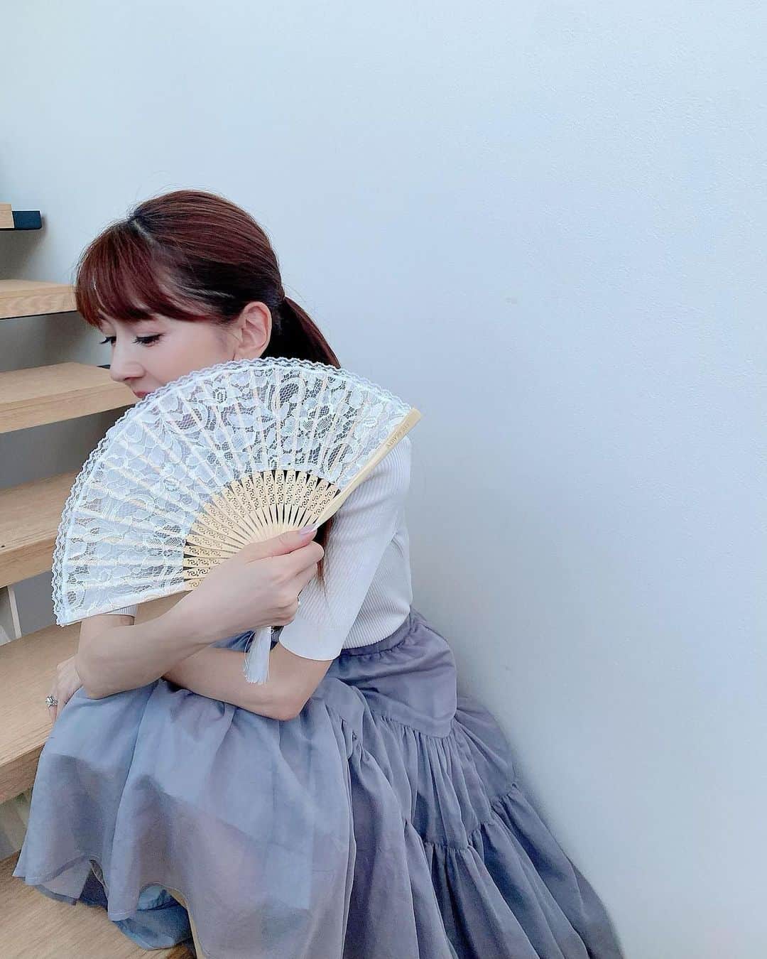 君島十和子さんのインスタグラム写真 - (君島十和子Instagram)「８月🌼✨ スタートしてますね✨ 朝6時前から蝉に起こされ 日が暮れても蝉しぐれ…  水分補給してるのかな？  さて🍀 今月のプレゼントはこの レースのお扇子です🤍  同じレースを使用した ケース付き😊  マスク熱中症になりやすい 今の時期だからこそ、 隙間時間に、パタパタして… お洋服にも合うデザインなので、 TPO選ばないし、 香りなどは一切付けていません。 約30グラムです。  #ftcbeauty @ftcbeauty.staff  #ftcaoyama #ftcbeauty  #君島十和子 #十和子肌 #skincare #スキンケア #美肌 #ビューティー  #美容  #instaskincare  #instabeauty  #フェリーチェトワコ」8月4日 19時03分 - ftcbeauty.official