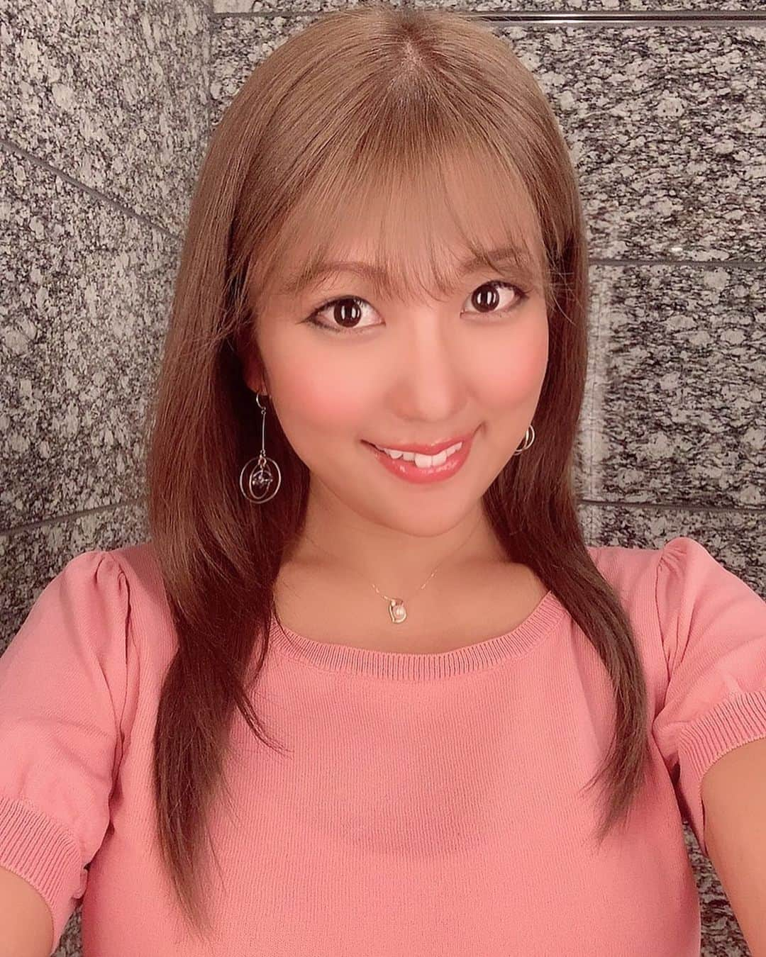 神谷麻美さんのインスタグラム写真 - (神谷麻美Instagram)「#ロアナ　行ってきたよん🥰💖✨   #艶々#サラサラヘアー 凄すぎ〜💖💇‍♀️✨  #触り心地 が良い☺️❤️‍🔥🧸✨  岡野さん、いつも綺麗にしてくれてありがとうございます🥰❤️‍🔥❤️‍🔥✨」8月4日 19時09分 - asamice428