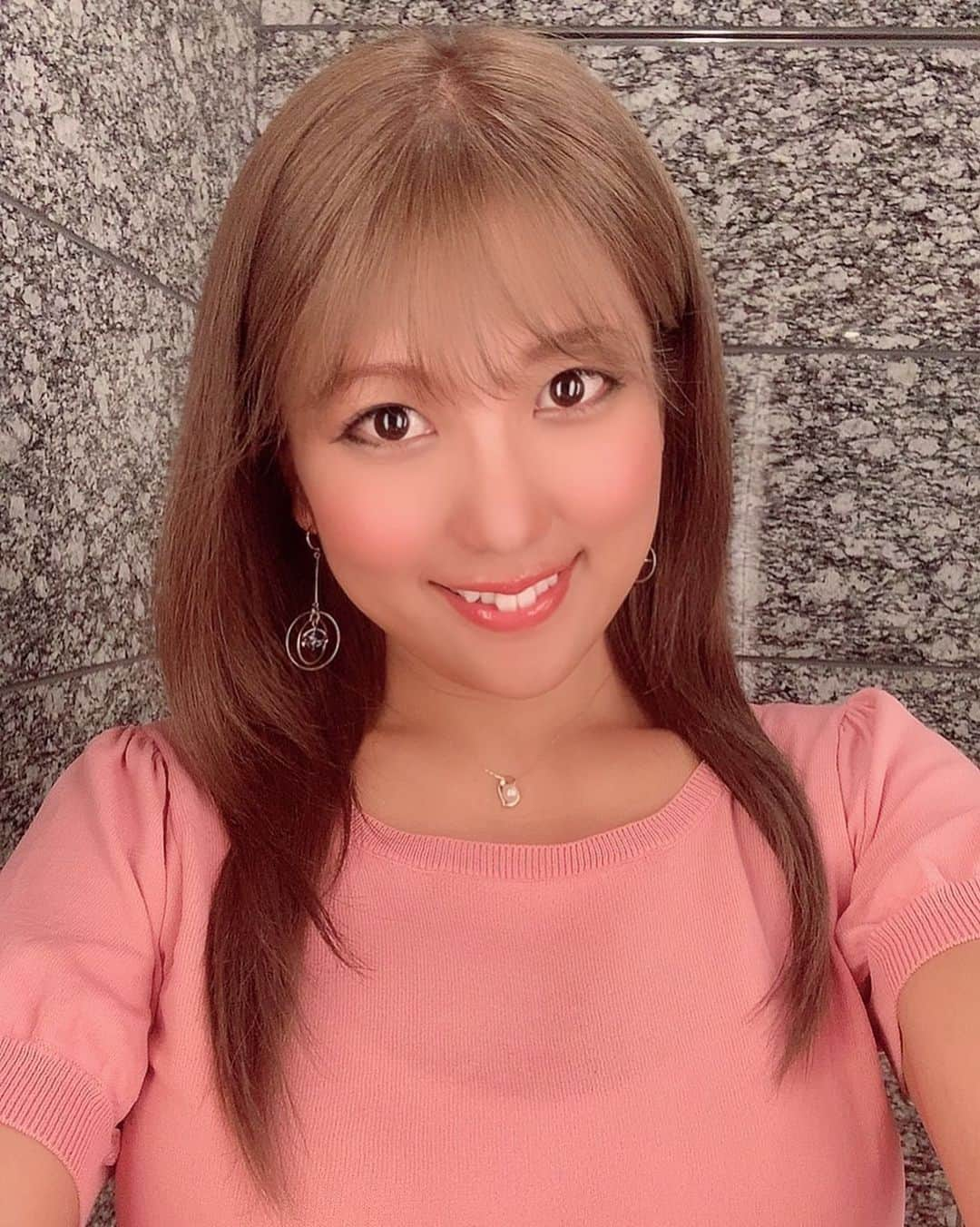 神谷麻美さんのインスタグラム写真 - (神谷麻美Instagram)「#ロアナ　行ってきたよん🥰💖✨   #艶々#サラサラヘアー 凄すぎ〜💖💇‍♀️✨  #触り心地 が良い☺️❤️‍🔥🧸✨  岡野さん、いつも綺麗にしてくれてありがとうございます🥰❤️‍🔥❤️‍🔥✨」8月4日 19時09分 - asamice428