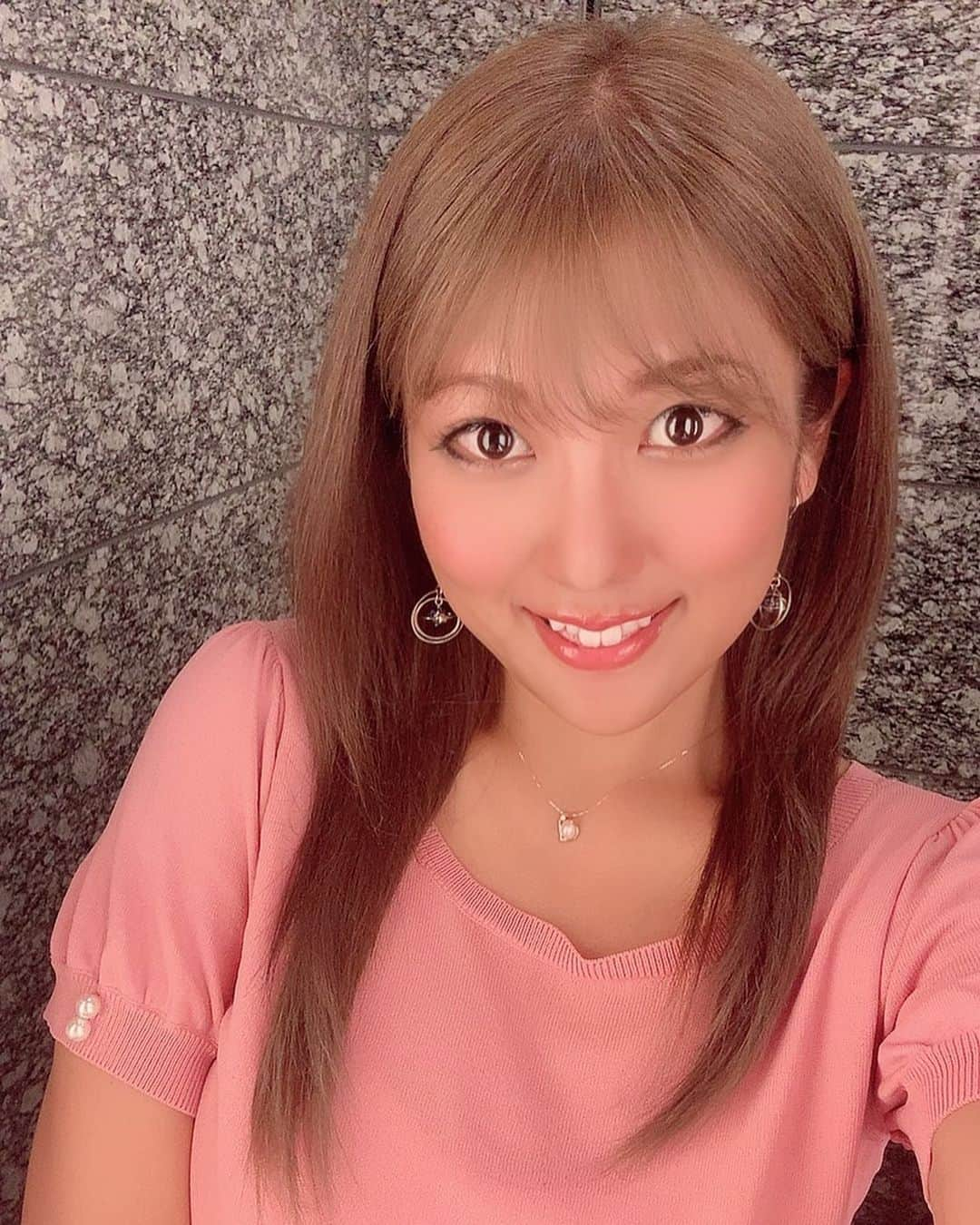 神谷麻美さんのインスタグラム写真 - (神谷麻美Instagram)「#ロアナ　行ってきたよん🥰💖✨   #艶々#サラサラヘアー 凄すぎ〜💖💇‍♀️✨  #触り心地 が良い☺️❤️‍🔥🧸✨  岡野さん、いつも綺麗にしてくれてありがとうございます🥰❤️‍🔥❤️‍🔥✨」8月4日 19時09分 - asamice428