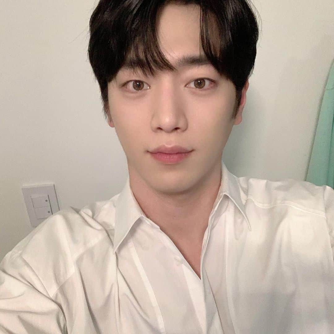 ソ・ガンジュンのインスタグラム：「자기 전ㅇ 아니 식사 후엔 #덴티스테 예헤이~」