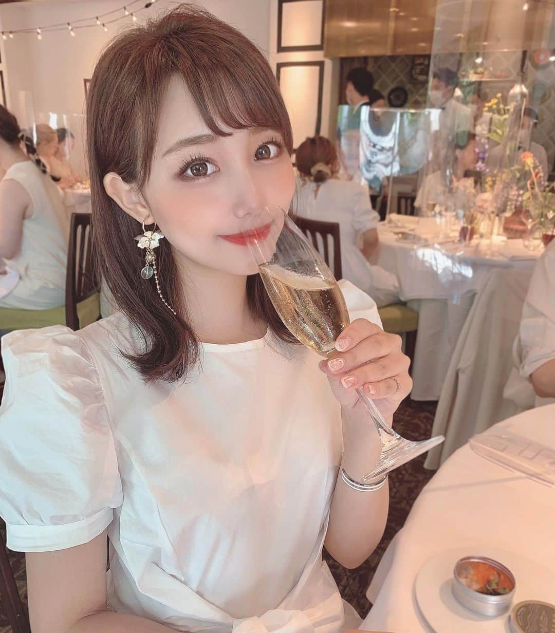 加藤里奈さんのインスタグラム写真 - (加藤里奈Instagram)「⋆ シャンパン🥂に見せかけたジンジャエール𓇡  @thenanzanhouse_wedding でのイベントに呼んでいただきました♡  とっても素敵な式場で、 お花がたくさん、自然がたくさんで可愛かった😚  食事やドリンクも楽しませていただいて 幸せでした🥰  #specialweddingparty #specialweddingparty0804 #thenanzanhouse #thenanzanhouse_wedding #ザナンザンハウス #ナンザンハウス #plandosee #PDS #the_harvest #𝗉𝗅𝖺𝗇𝗍𝗌𝖼𝗈𝗅𝗅𝖾𝖼𝗍𝗂𝗈𝗇  @thenanzanhouse_wedding @plantscollection_nagoya @the_harvest_」8月4日 20時08分 - katoco0326